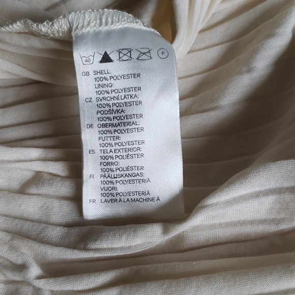 H&M Strappy Tiered & Pleated Cami w/ Built-in Bra - Picture 9 of 15